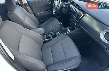 Універсал Toyota Auris 2014 в 