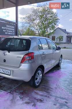Хэтчбек Toyota Auris 2010 в 