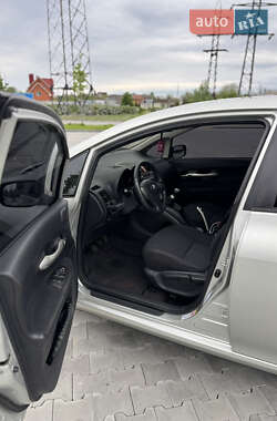 Хэтчбек Toyota Auris 2007 в 