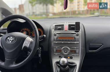 Хэтчбек Toyota Auris 2007 в 