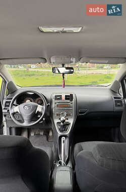 Хэтчбек Toyota Auris 2007 в 