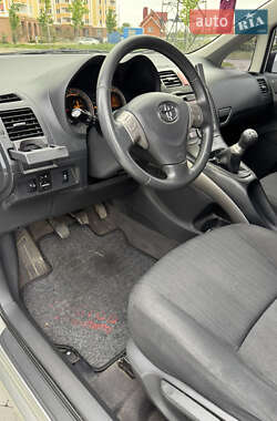 Хэтчбек Toyota Auris 2007 в 