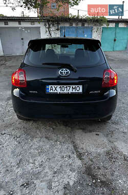 Хэтчбек Toyota Auris 2008 в 