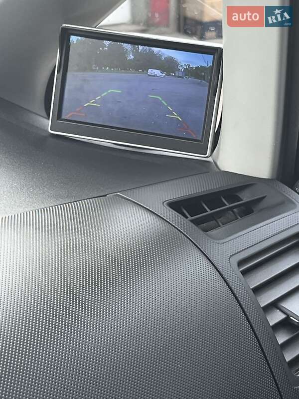 Хетчбек Toyota Auris 2012 в Дніпрі