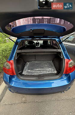 Хэтчбек Toyota Auris 2012 в 