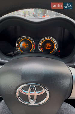 Хэтчбек Toyota Auris 2012 в 