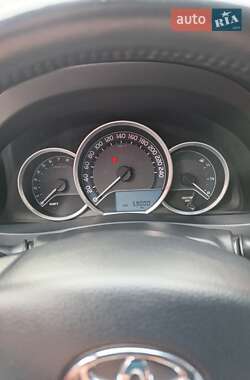 Хэтчбек Toyota Auris 2013 в 
