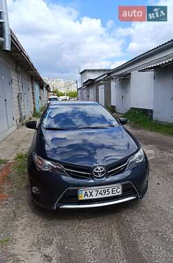 Хэтчбек Toyota Auris 2013 в 