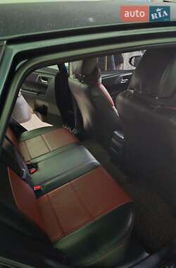 Хэтчбек Toyota Auris 2013 в 
