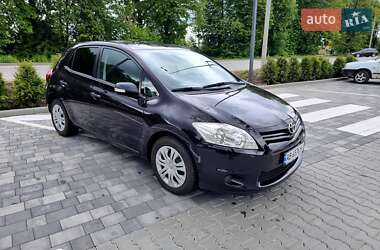 Хэтчбек Toyota Auris 2010 в 