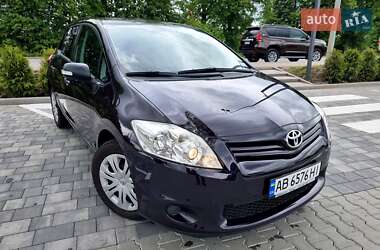 Хэтчбек Toyota Auris 2010 в 