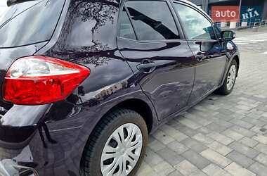 Хэтчбек Toyota Auris 2010 в 