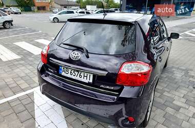 Хэтчбек Toyota Auris 2010 в 