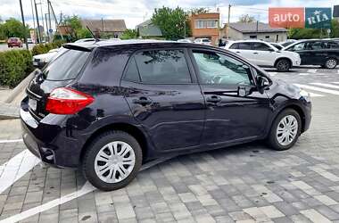 Хэтчбек Toyota Auris 2010 в 