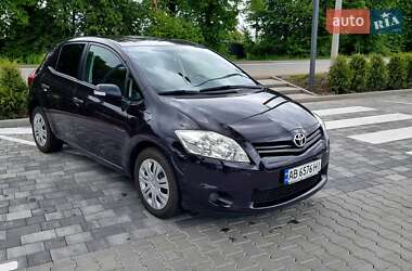Хэтчбек Toyota Auris 2010 в 