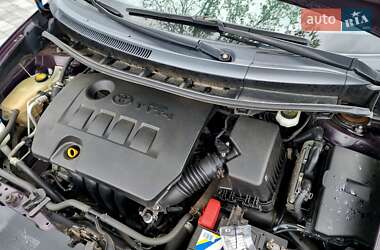 Хэтчбек Toyota Auris 2010 в 