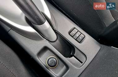 Хэтчбек Toyota Auris 2010 в 