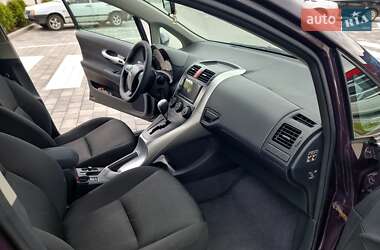 Хэтчбек Toyota Auris 2010 в 