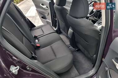 Хэтчбек Toyota Auris 2010 в 