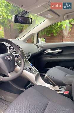 Хетчбек Toyota Auris 2011 в 