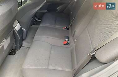 Хетчбек Toyota Auris 2011 в 