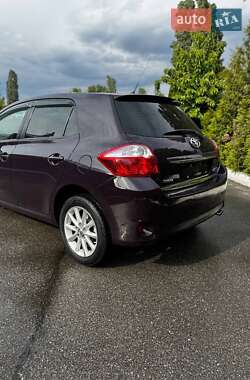 Хэтчбек Toyota Auris 2010 в 