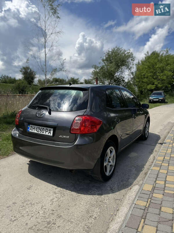 Хетчбек Toyota Auris 2008 в Дніпрі