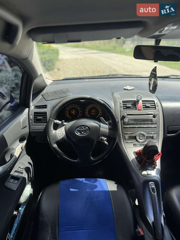 Хетчбек Toyota Auris 2008 в Дніпрі