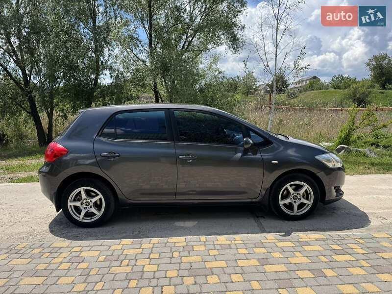 Хетчбек Toyota Auris 2008 в Дніпрі