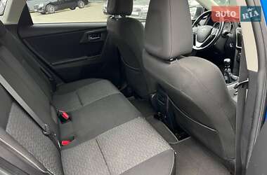 Хэтчбек Toyota Auris 2014 в 