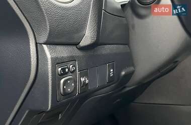 Хэтчбек Toyota Auris 2014 в 