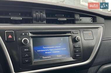 Хэтчбек Toyota Auris 2014 в 