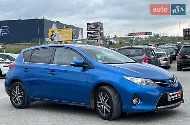 Хэтчбек Toyota Auris 2014 в 