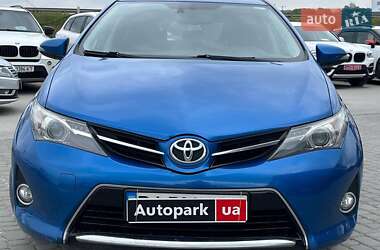 Хэтчбек Toyota Auris 2014 в 