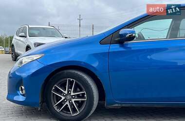 Хэтчбек Toyota Auris 2014 в 