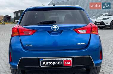 Хэтчбек Toyota Auris 2014 в 