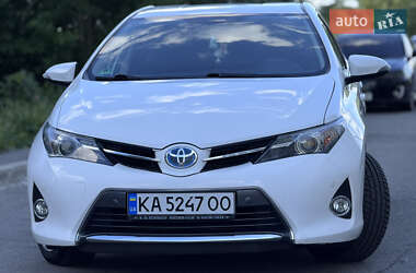 Хетчбек Toyota Auris 2014 в 