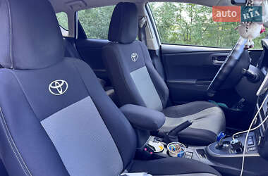 Хетчбек Toyota Auris 2014 в 