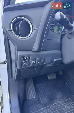 Хетчбек Toyota Auris 2014 в 