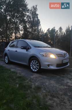 Хэтчбек Toyota Auris 2010 в Владимирце