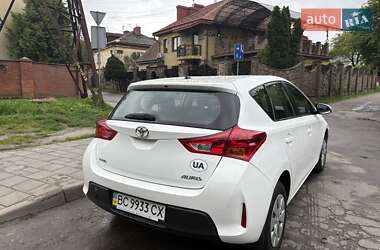 Хэтчбек Toyota Auris 2013 в 