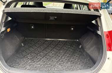 Хэтчбек Toyota Auris 2013 в 