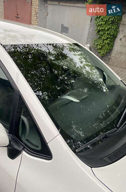 Хэтчбек Toyota Auris 2009 в 