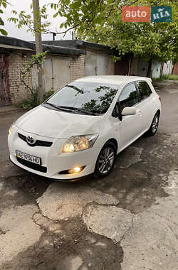 Хэтчбек Toyota Auris 2009 в 