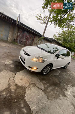 Хэтчбек Toyota Auris 2009 в 