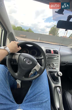 Хэтчбек Toyota Auris 2009 в 