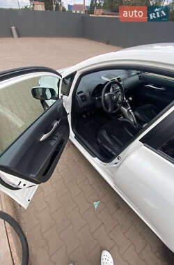 Хэтчбек Toyota Auris 2009 в 