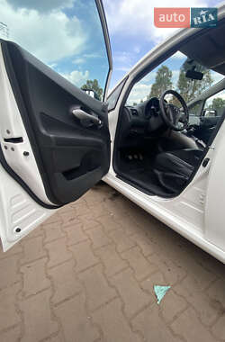 Хэтчбек Toyota Auris 2009 в 
