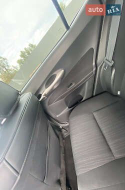 Хэтчбек Toyota Auris 2009 в 