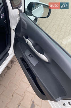 Хэтчбек Toyota Auris 2009 в 